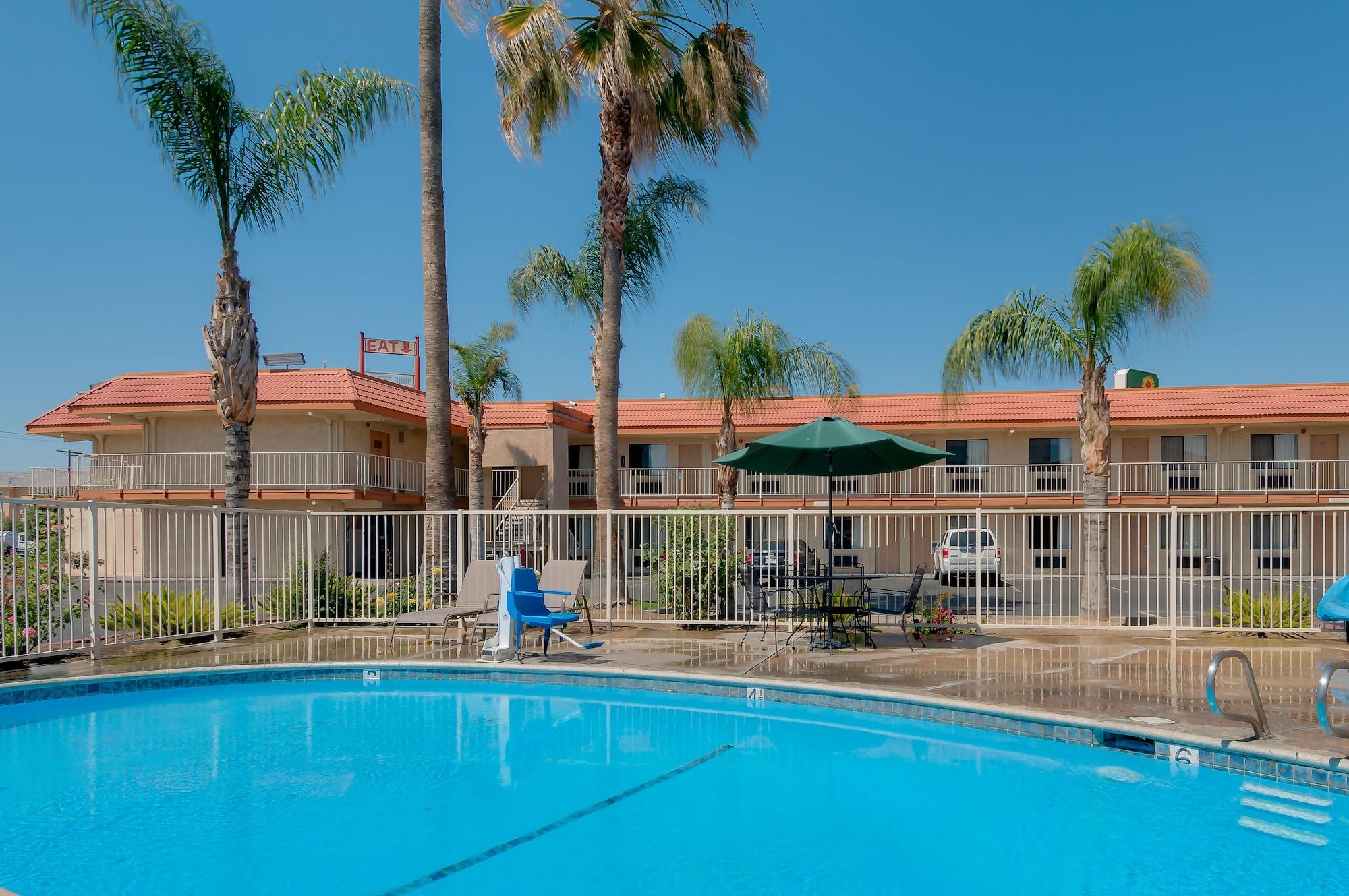 Vagabond Inn Bakersfield North Экстерьер фото