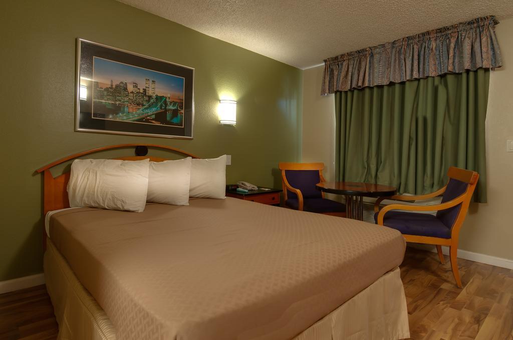 Vagabond Inn Bakersfield North Экстерьер фото