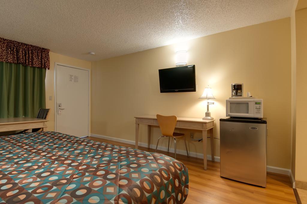 Vagabond Inn Bakersfield North Экстерьер фото