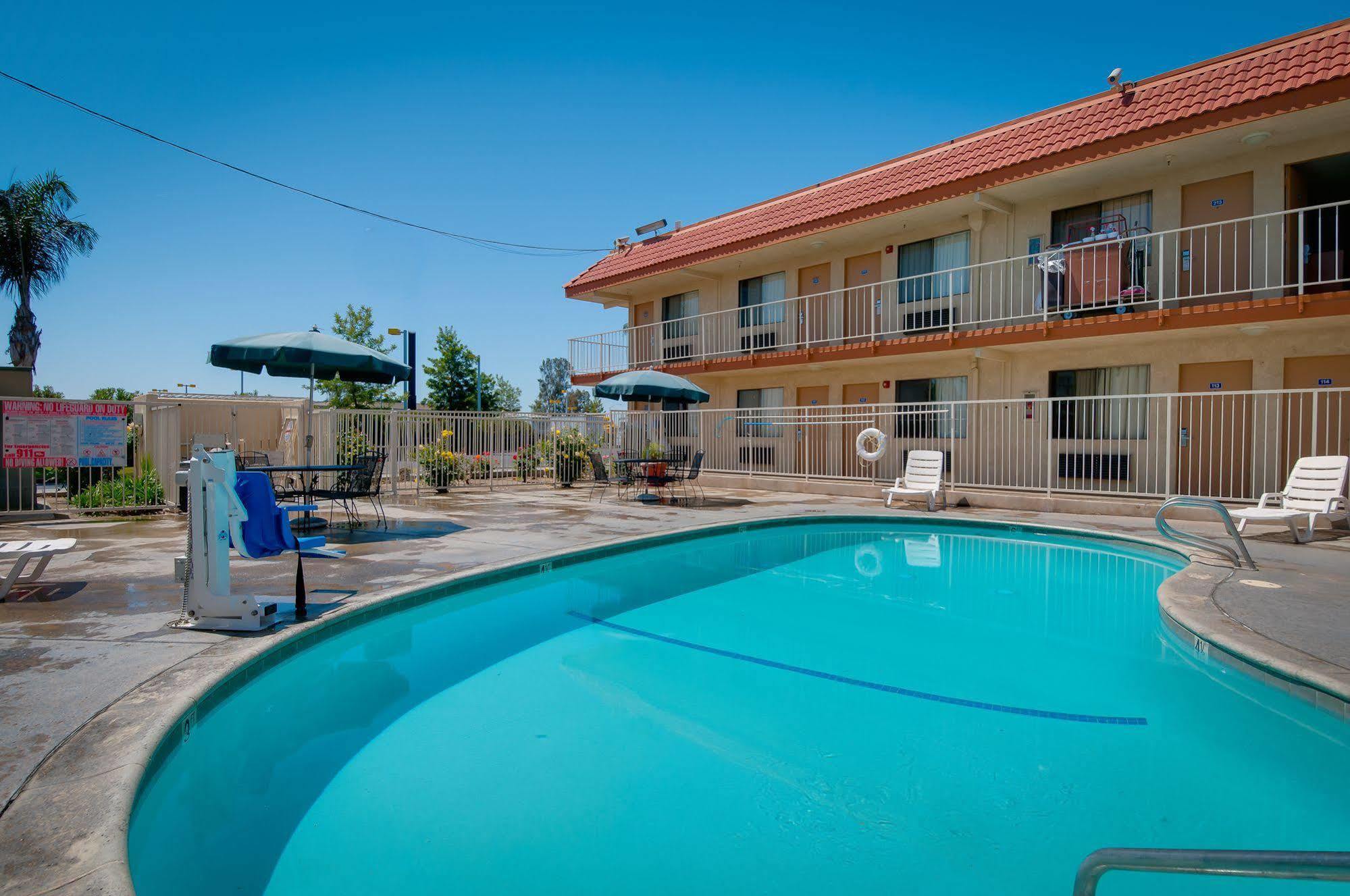 Vagabond Inn Bakersfield North Экстерьер фото